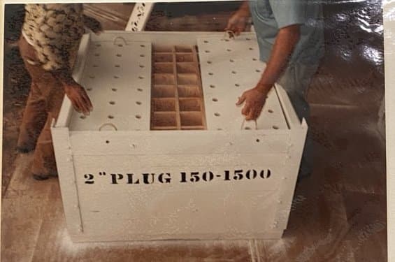 Stenciled plug crate with partitioned insert