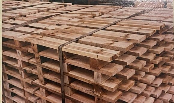 Strapped pallet bundles